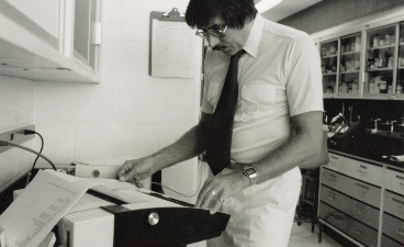 Ted Labuza in lab 1970s